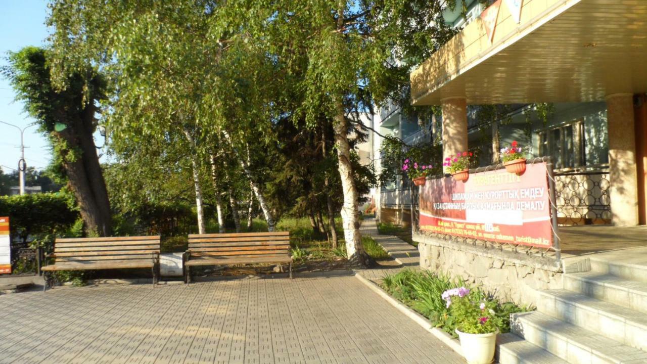 Tourist Hotel Ustʼ-Kamenogorsk Eksteriør bilde